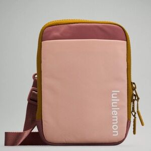 lululemon • Easy Access Crossbody Bag